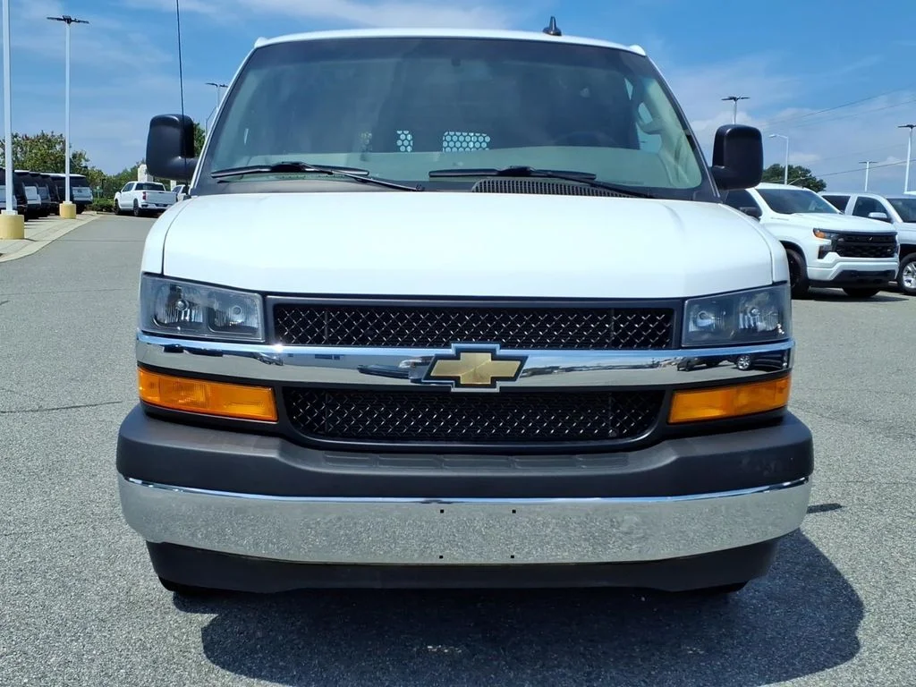 Used 2025 White Chevrolet Work Van image 21