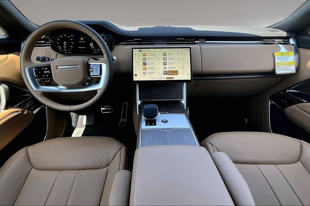New 2026 SANTORINI BLACK Land Rover SE 7 Seats image 5
