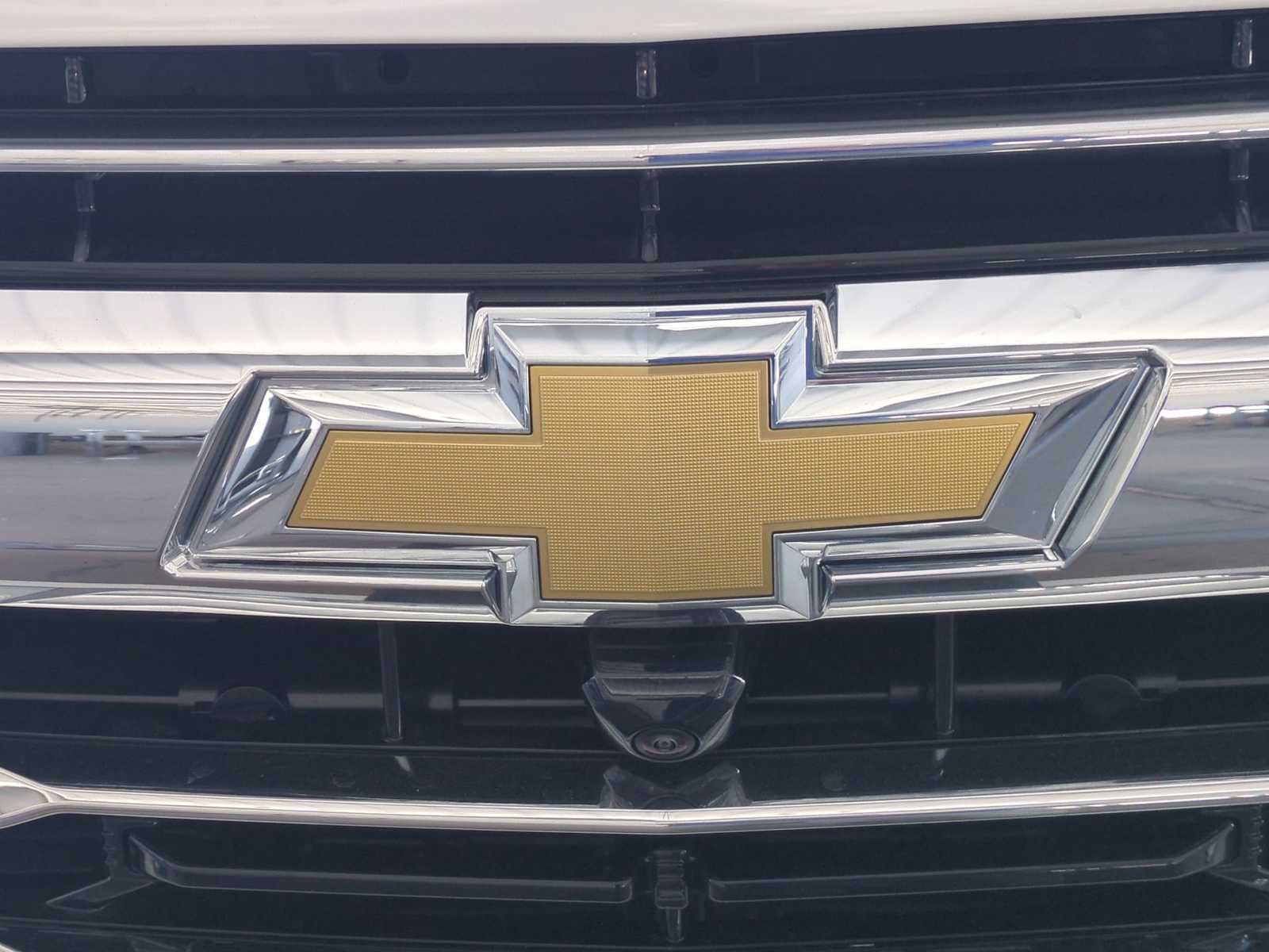 New 2026 Summit White Chevrolet LT image 8