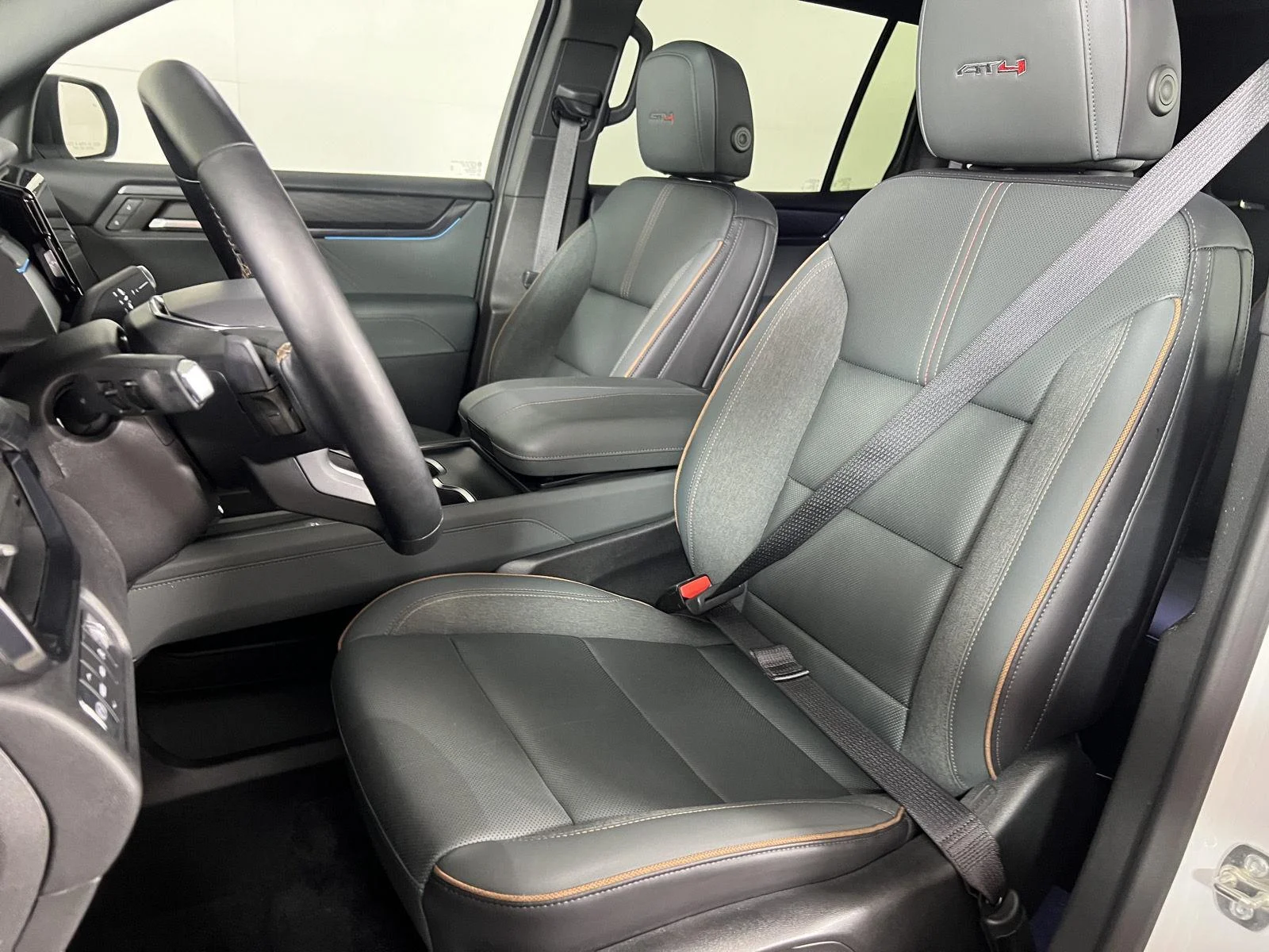 Used 2025 Summit White GMC AWD AT4 image 13