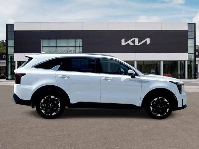 Used 2025 White Kia S image 9