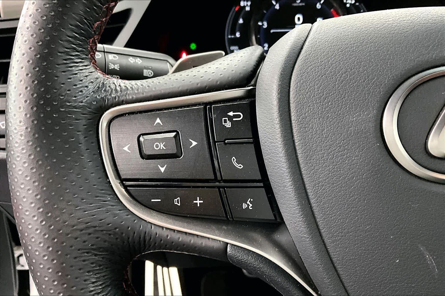 Used 2024 Ultra White Lexus F SPORT Handling image 23
