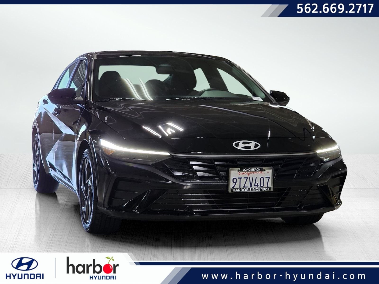 Used 2025 Abyss Black Hyundai SEL Sport image 1