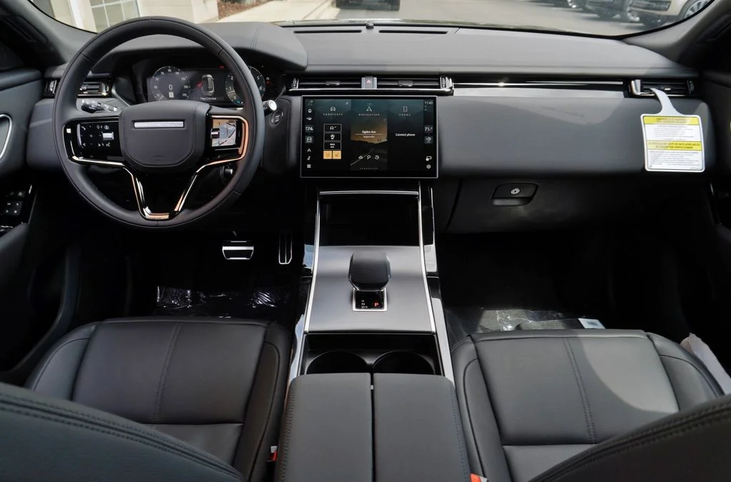 New 2026 Santorini Black Land Rover Dynamic SE image 10