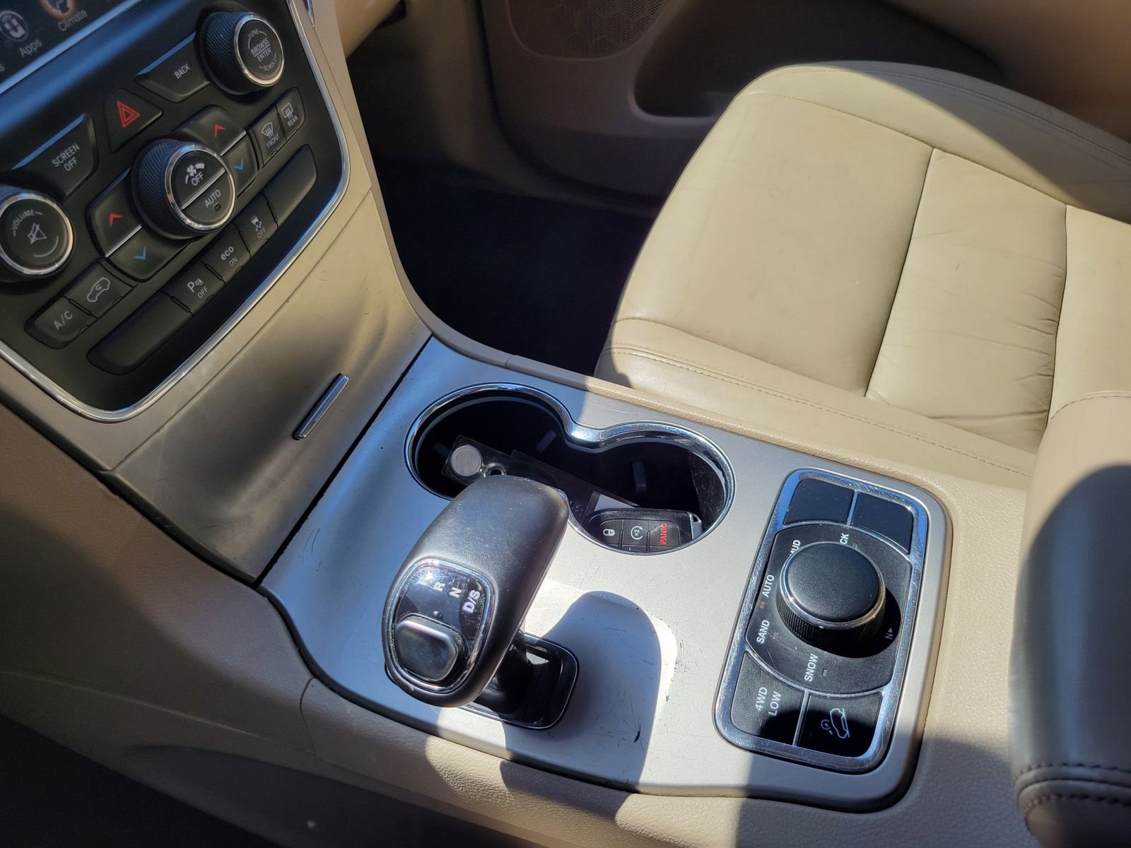 Used 2014 White Jeep Limited image 20