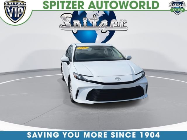 Used 2025 White Toyota LE image 3