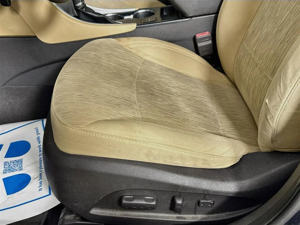 Used 2014 Blue Hyundai GLS image 22