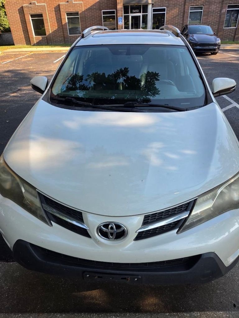 Used 2013  Toyota Limited image 2