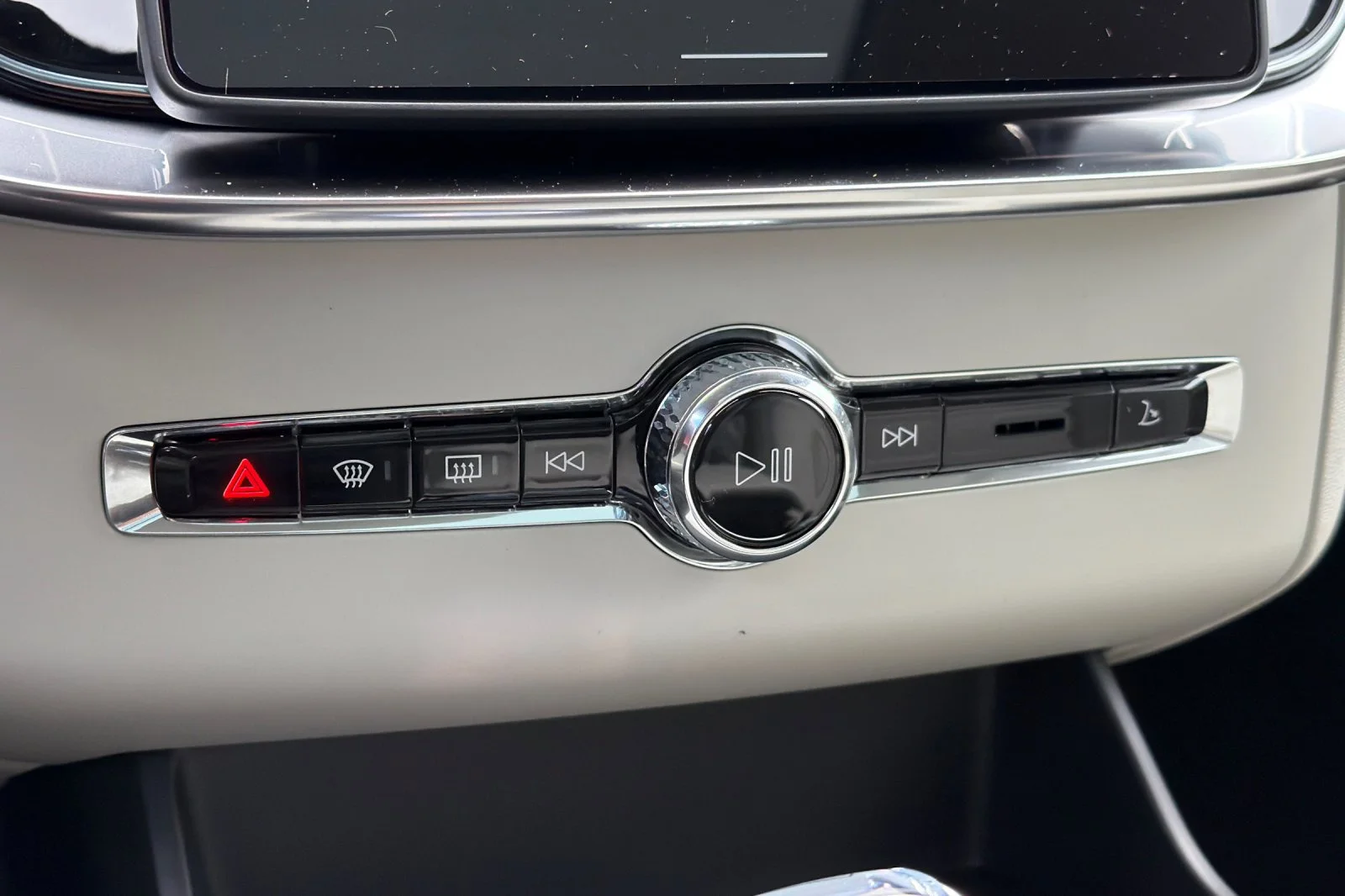 New 2026 VAPOUR GRAY Volvo Ultra image 16