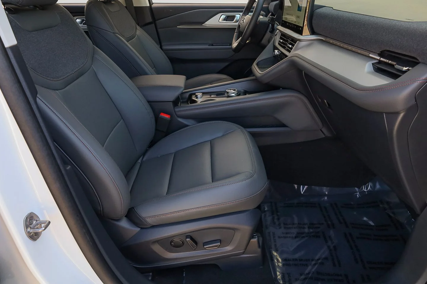 New 2026 Space White Metallic Ford Active image 37
