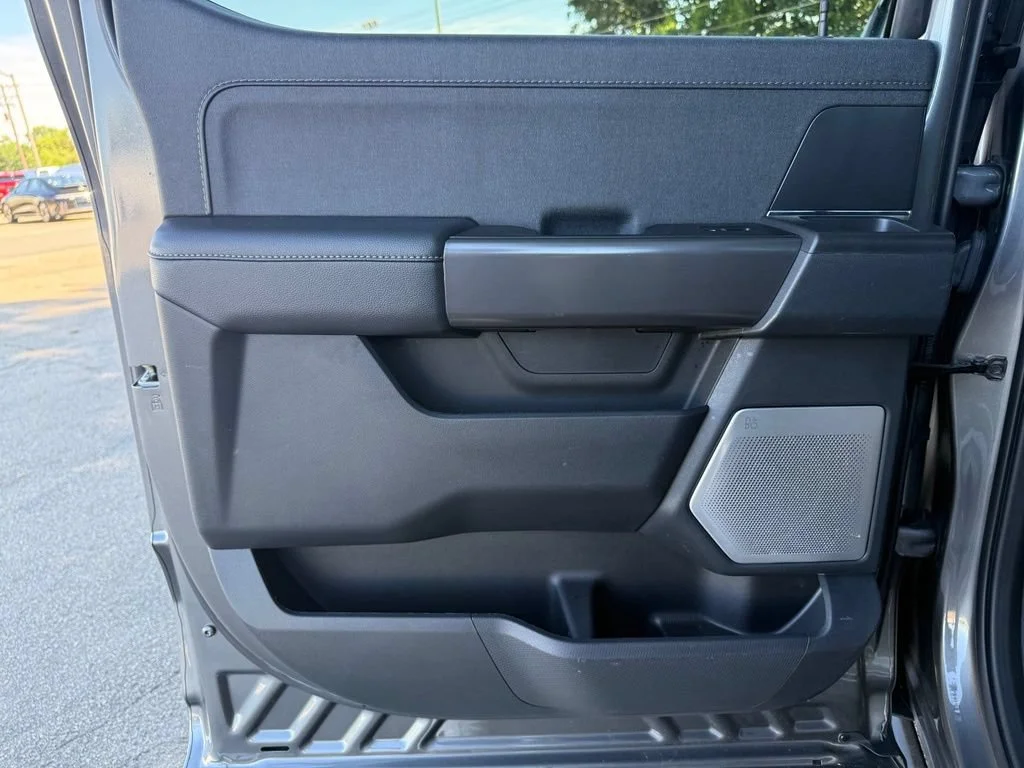 Used 2024 Gray Ford LARIAT image 30