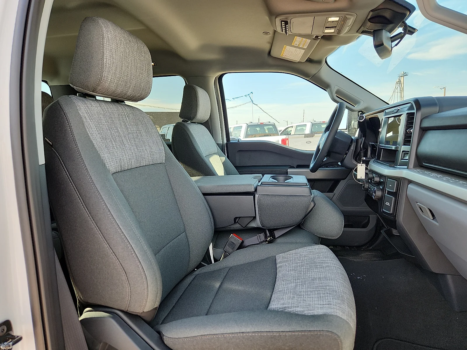 New 2027 Oxford White Ford XLT image 20