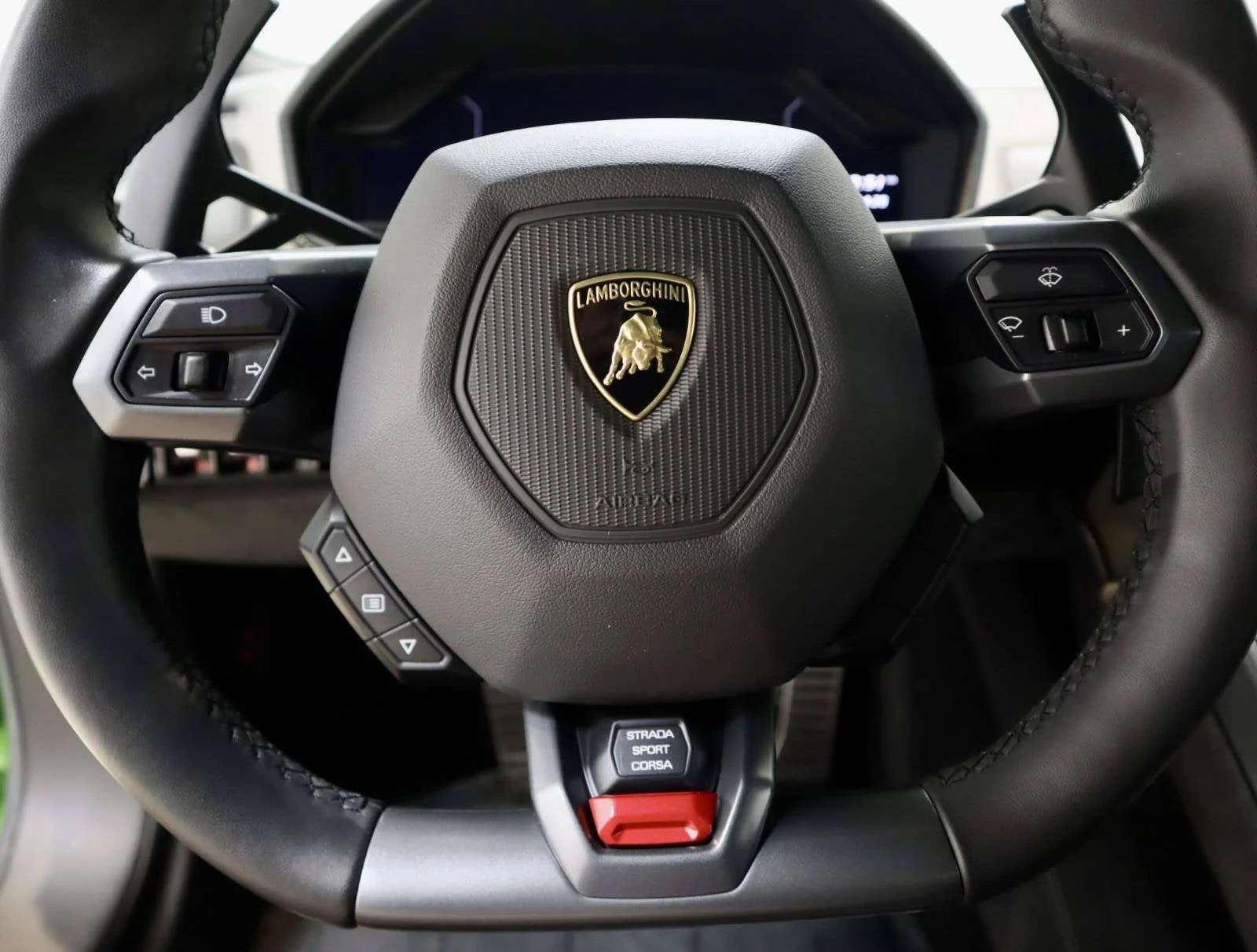 Used 2018 Verde Mantis Pearl Effect Lamborghini  image 21