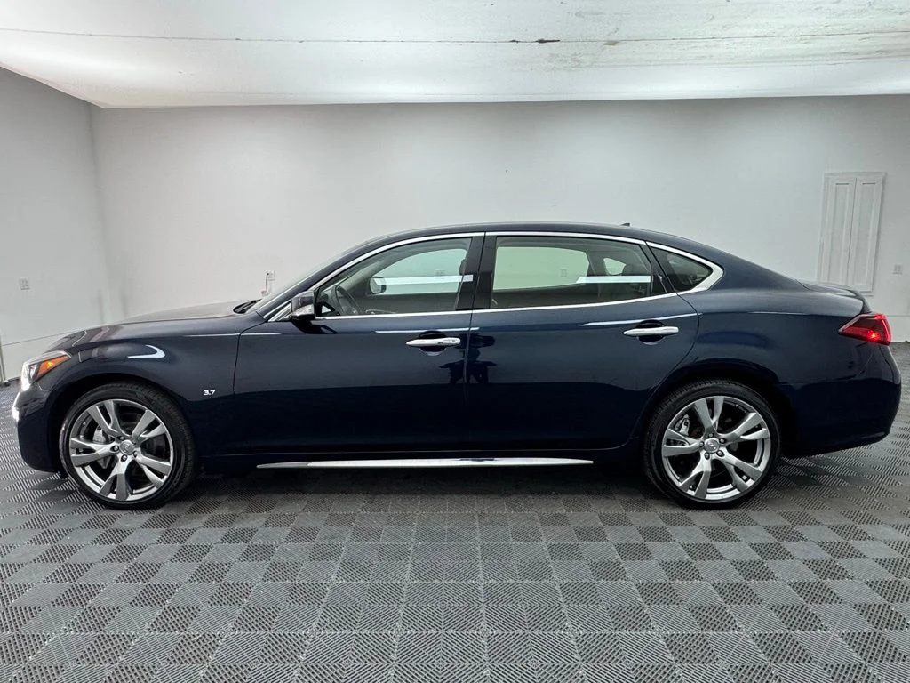 Used 2017 Hermosa Blue INFINITI 3.7X image 12