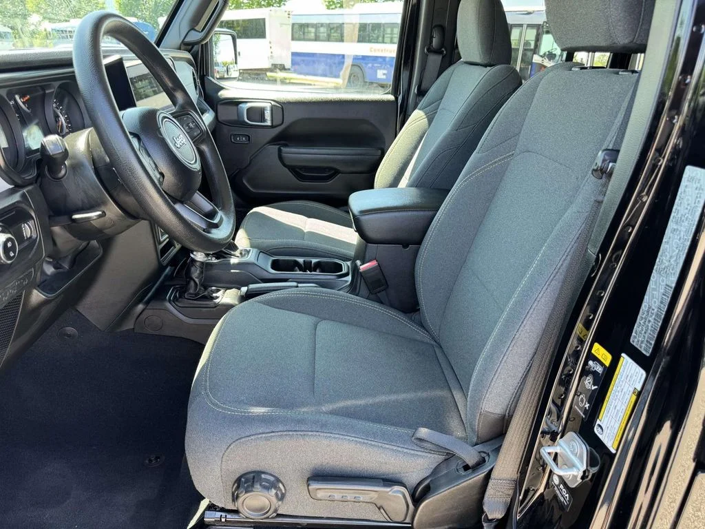 Used 2025 Black Jeep Nighthawk image 13