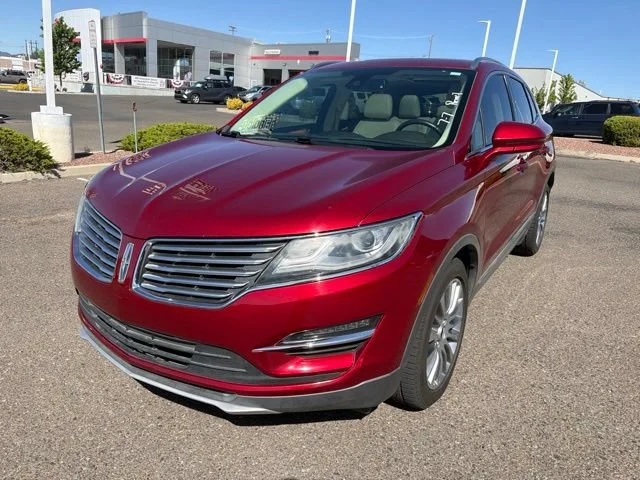 Used 2015 Red Lincoln Base image 1