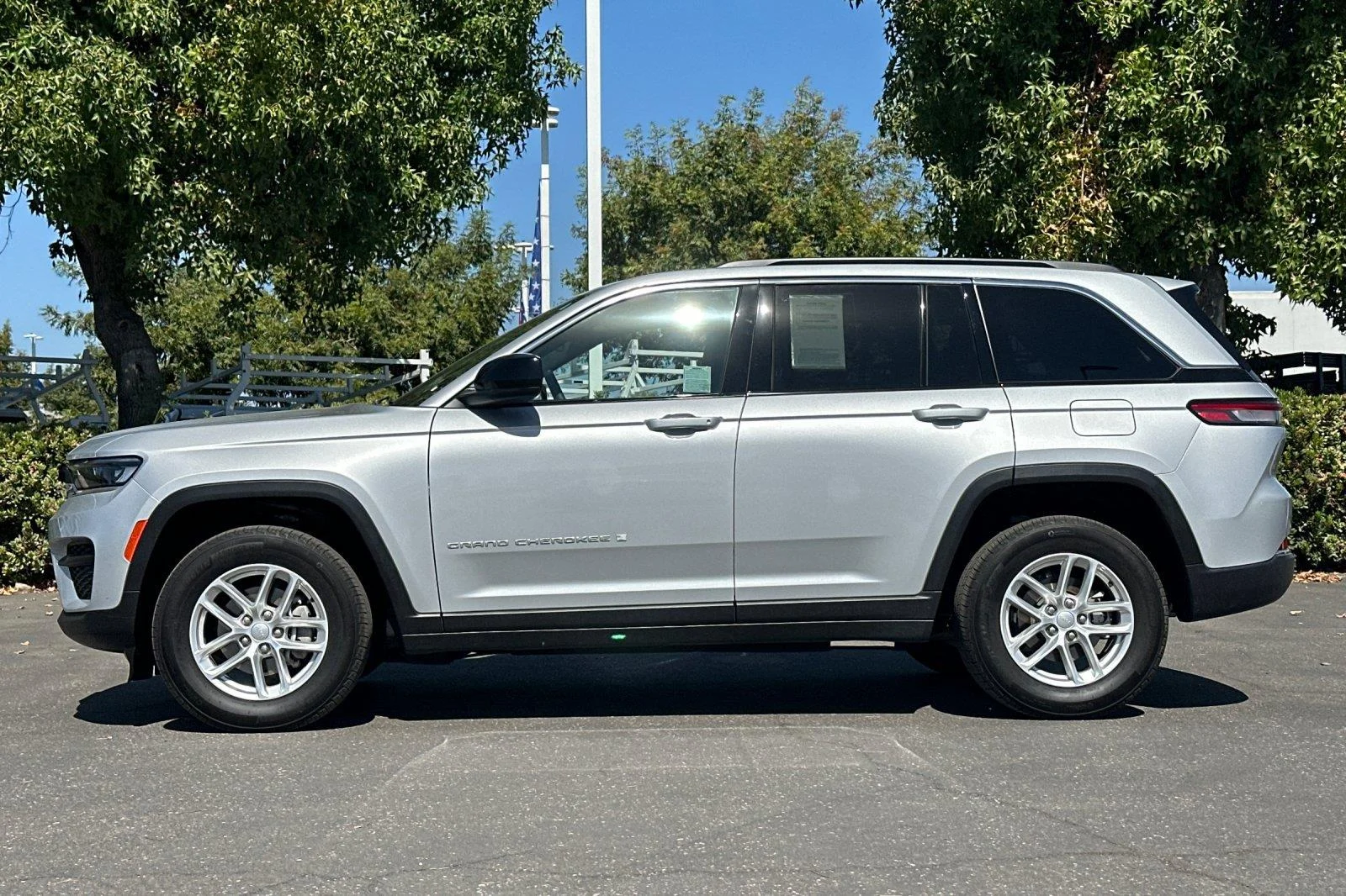 2025 Jeep Grand Cherokee Laredo - Photo 6