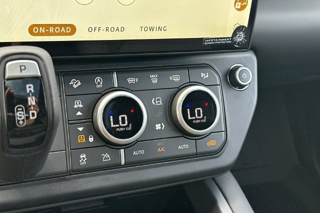 New 2026 Fuji White Land Rover X-Dynamic SE image 19