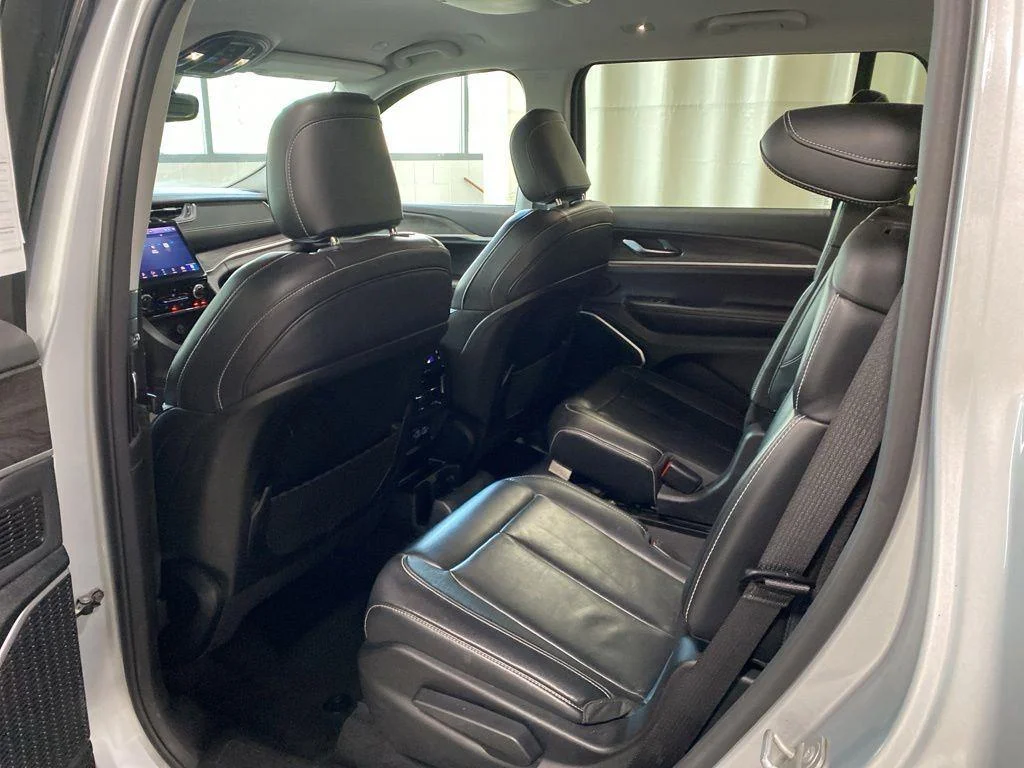 Used 2021 Silver Zynith Jeep Limited image 7