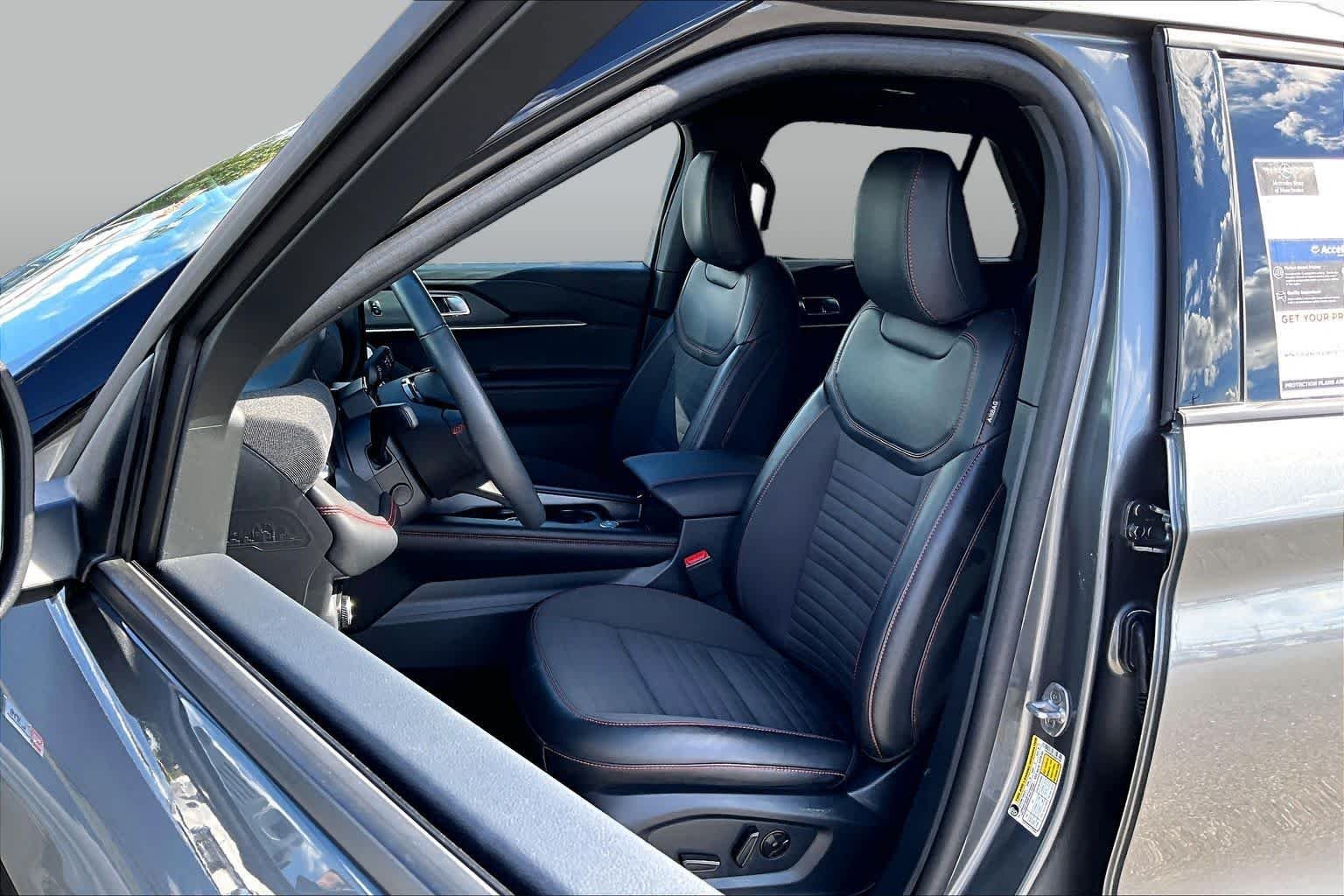 Used 2025 Carbonized Gray Ford ST-Line image 9