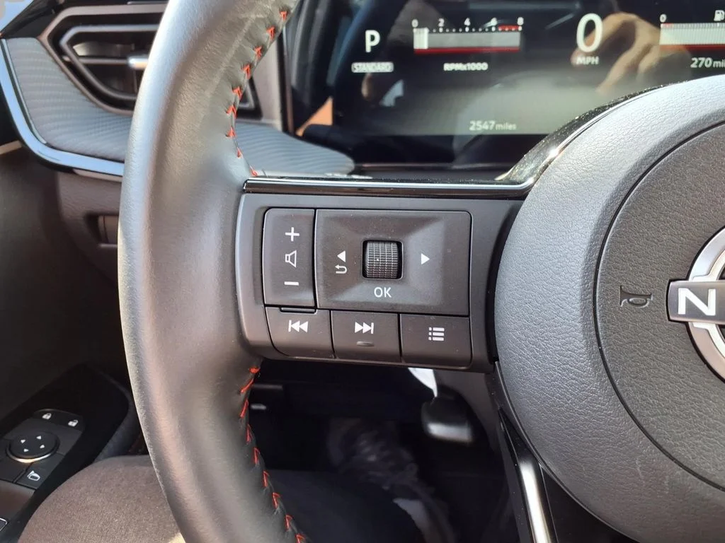Used 2025 White Nissan SR image 13