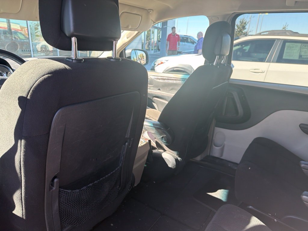 Used 2012 Silver Chrysler Touring image 7