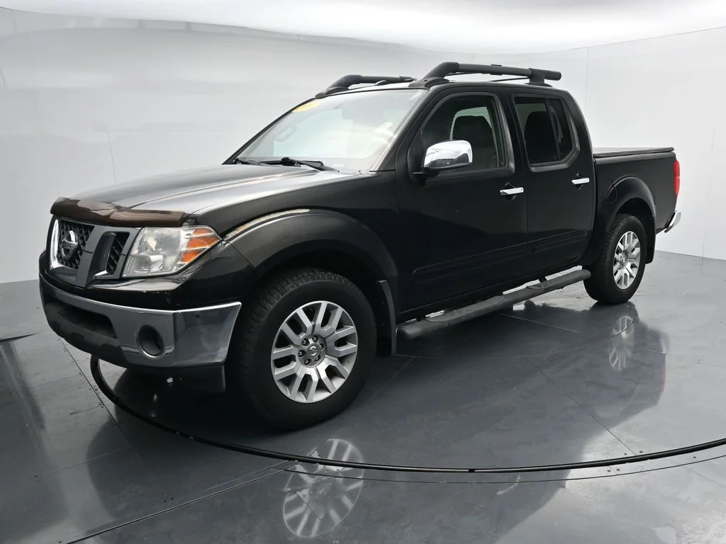 Used 2012 Black Nissan SL image 3