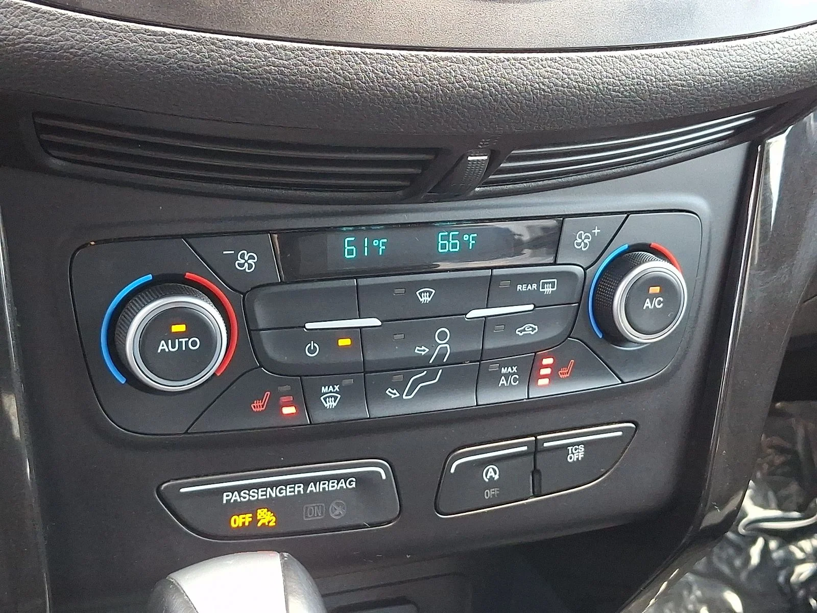Used 2018 Black Ford SE image 16