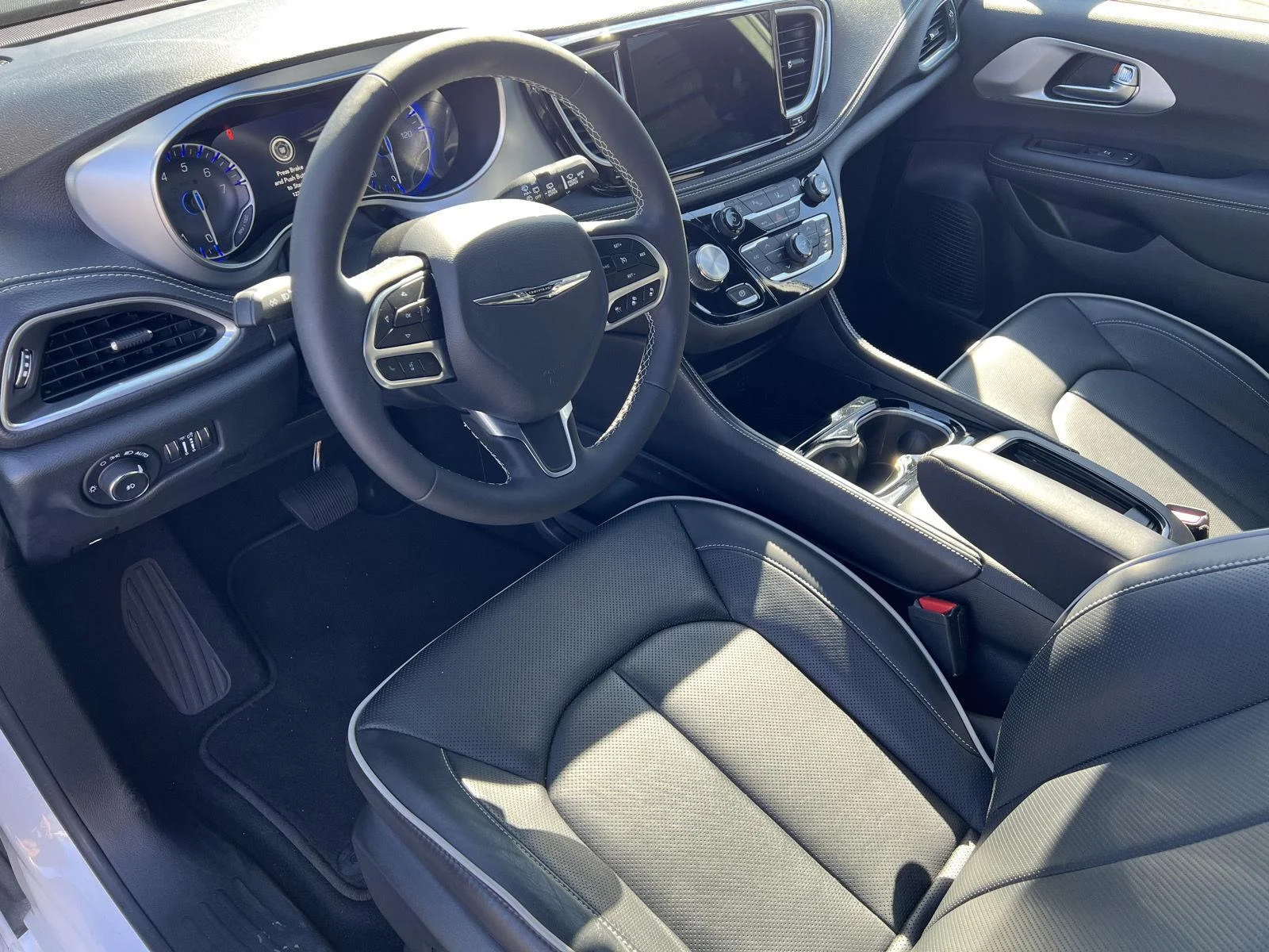 2026 Chrysler Pacifica Limited - Photo 17