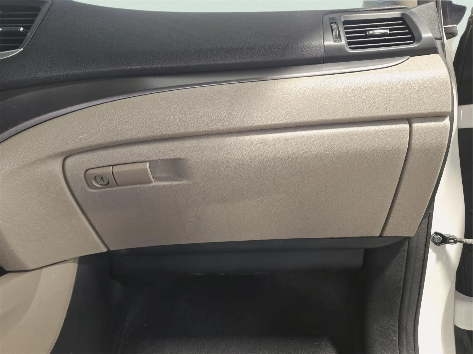 Used 2017 White Diamond Pearl Honda EX-L image 44