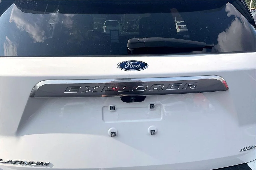 Used 2023 White Ford Platinum image 32