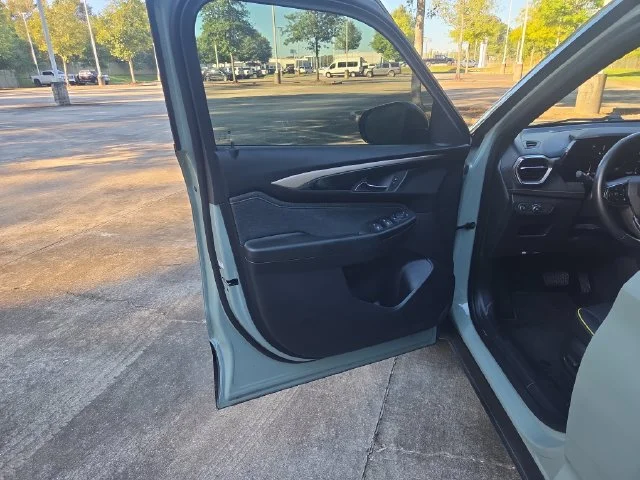 Used 2026 Green Chevrolet ACTIV image 10