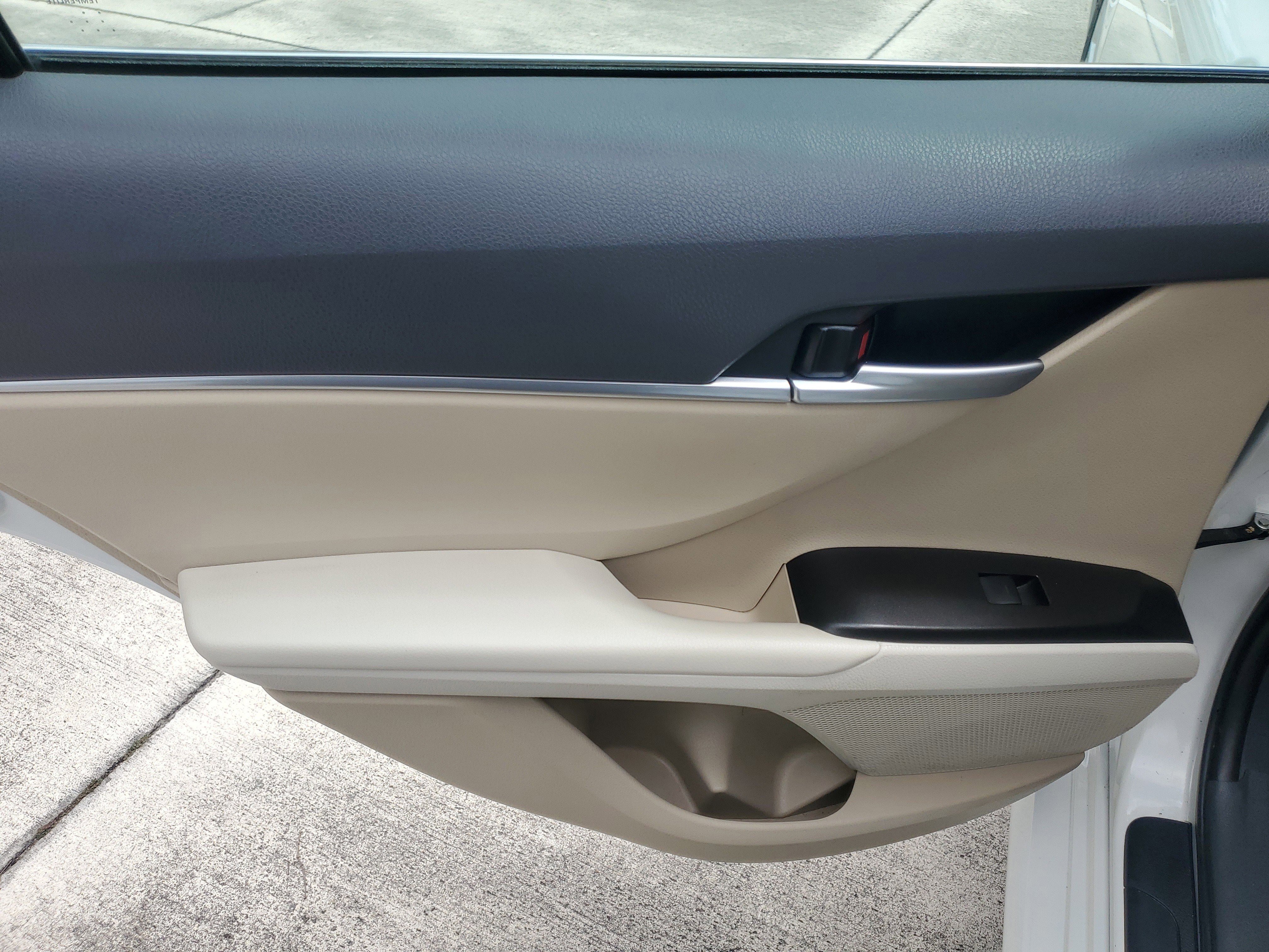 Used 2023 Ice Toyota LE image 14