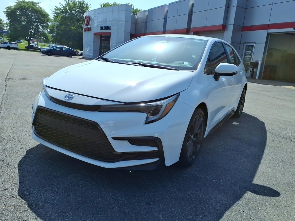 Used 2024 Ice Cap Toyota SE image 8