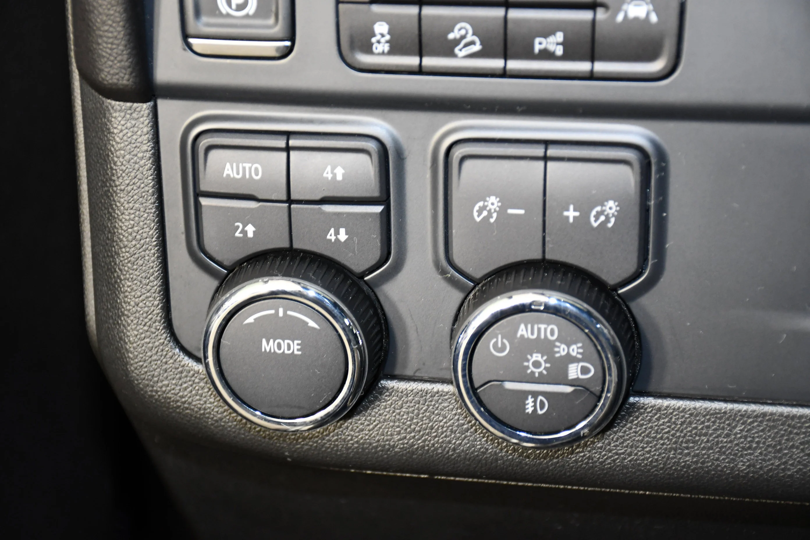 Used 2025 Sterling Gray Metallic Chevrolet Z71 image 37