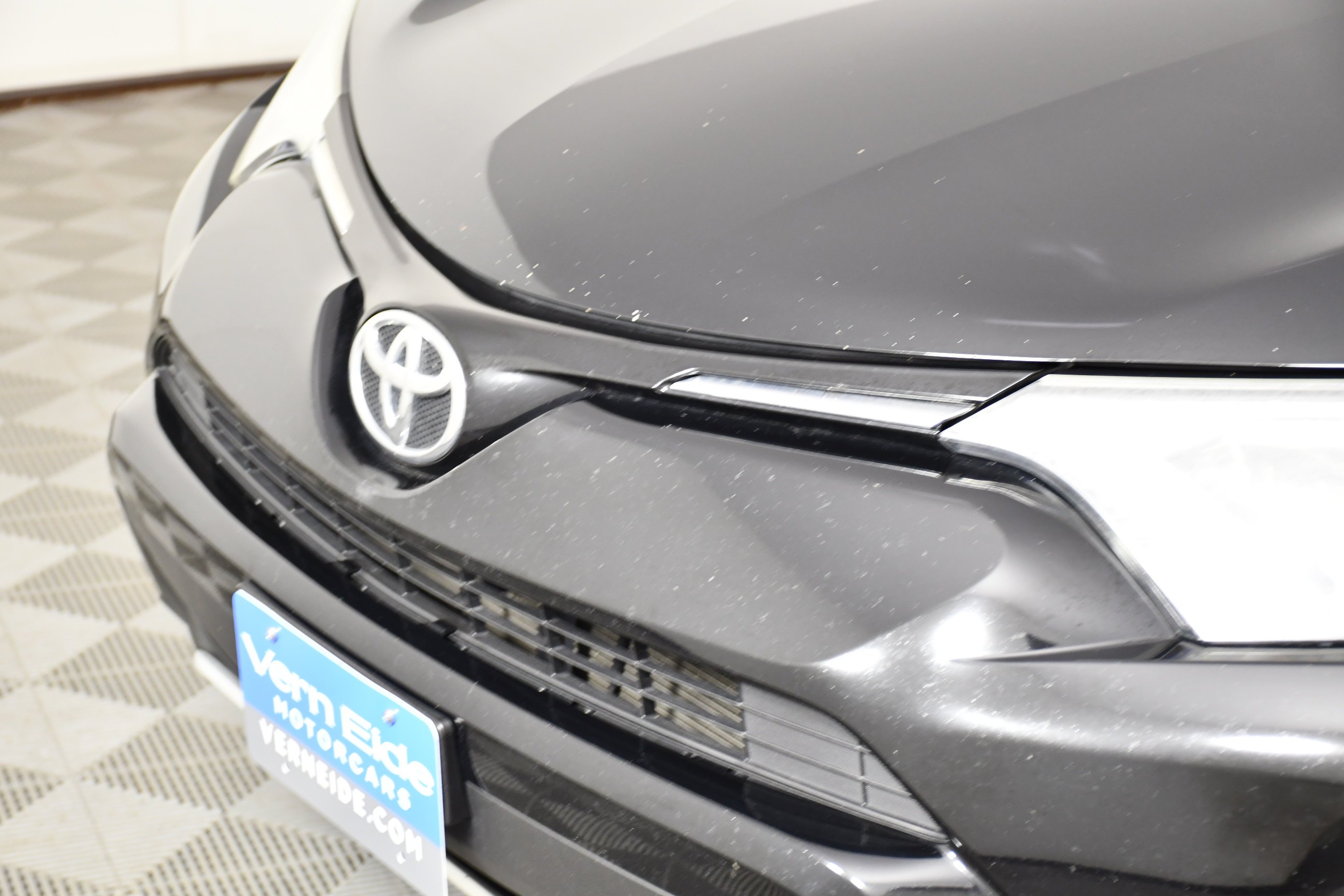 Used 2016 Black Toyota XLE image 11