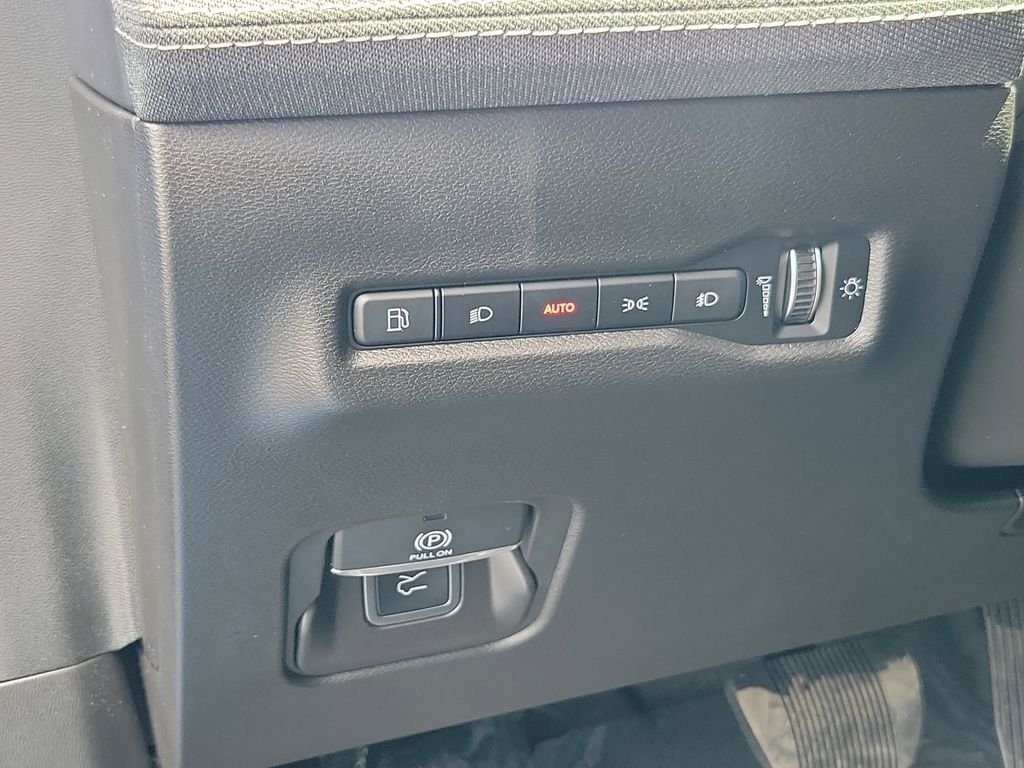 New 2026 Hydro Blue Pearl-Coat Exterior Paint Jeep Laredo image 17