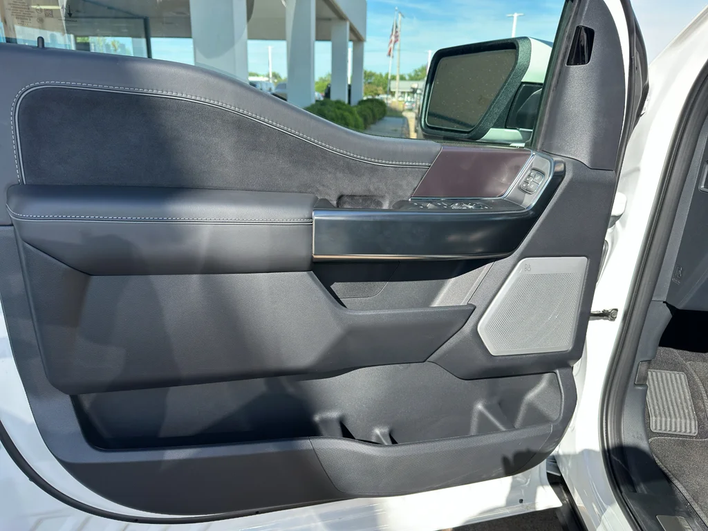 New 2026 Star White Metallic Tri-Coat Ford Platinum® image 13