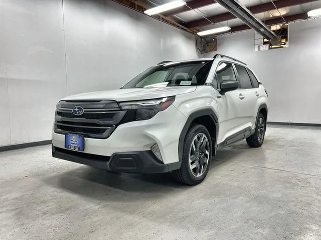2025 Subaru Forester Premium Hybrid's photo