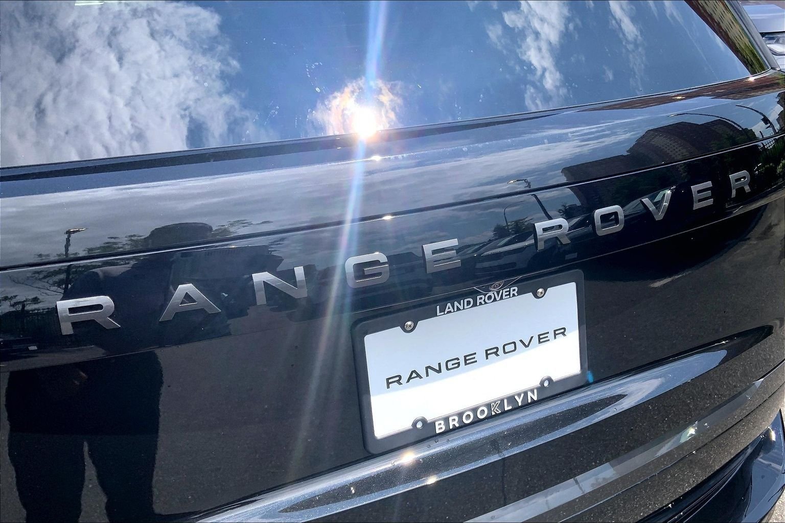 New 2026 Santorini Black Land Rover SE LWB 7-Seats / V8 image 15