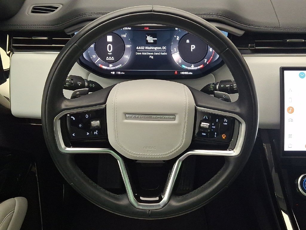 Used 2023  Land Rover SE image 21