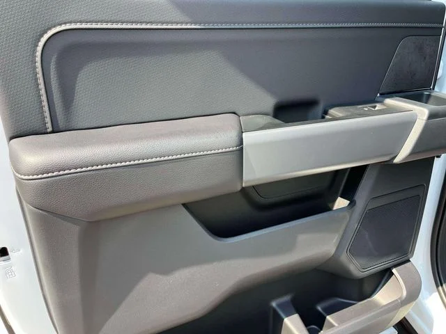 New 2026 Oxford White Ford XLT image 16