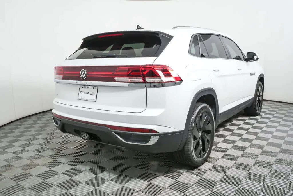 New 2026 Opal White Pearl Volkswagen 2.0T SE w/Technology image 3