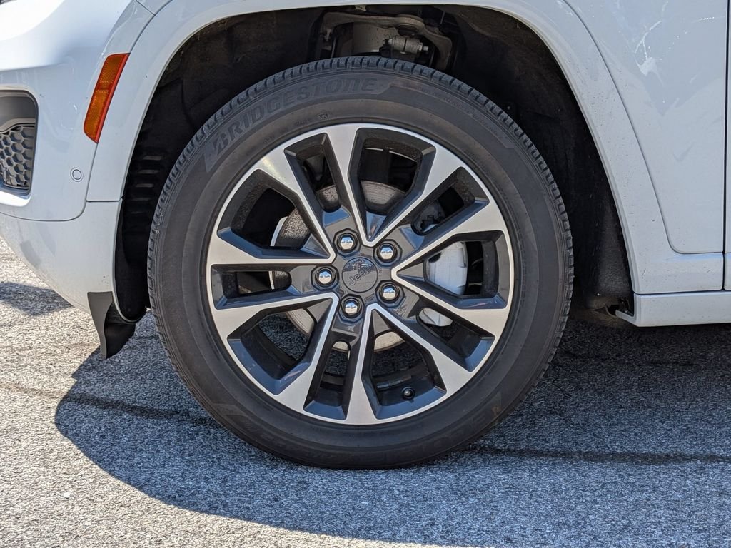 Used 2022 White Jeep Overland image 33