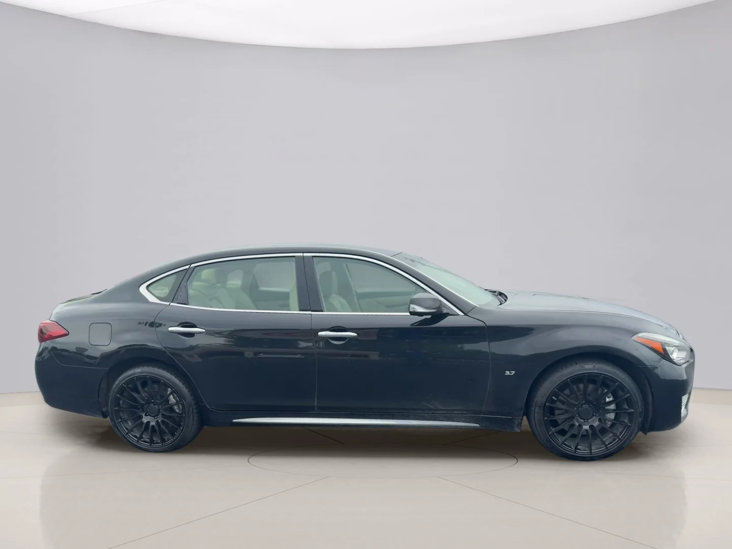 Used 2018 Black INFINITI LEATHER image 4