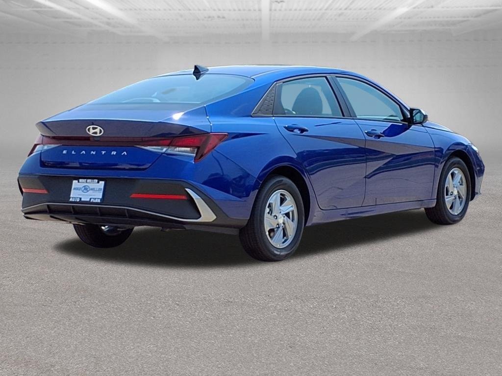 2025 Hyundai Elantra SE - Photo 32