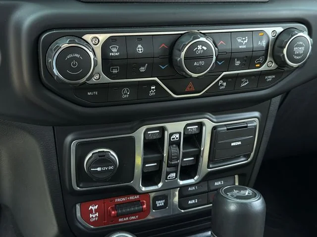 Used 2018 White Jeep Unlimited Rubicon image 27