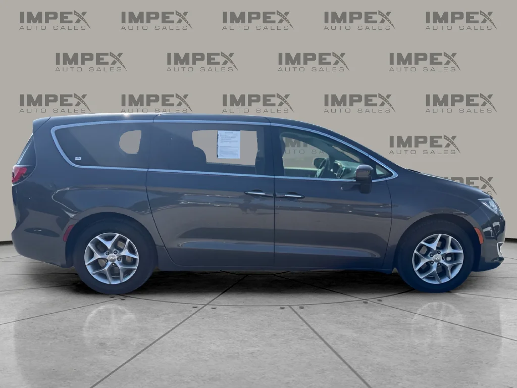 Used 2019 Gray Chrysler Touring Plus image 6