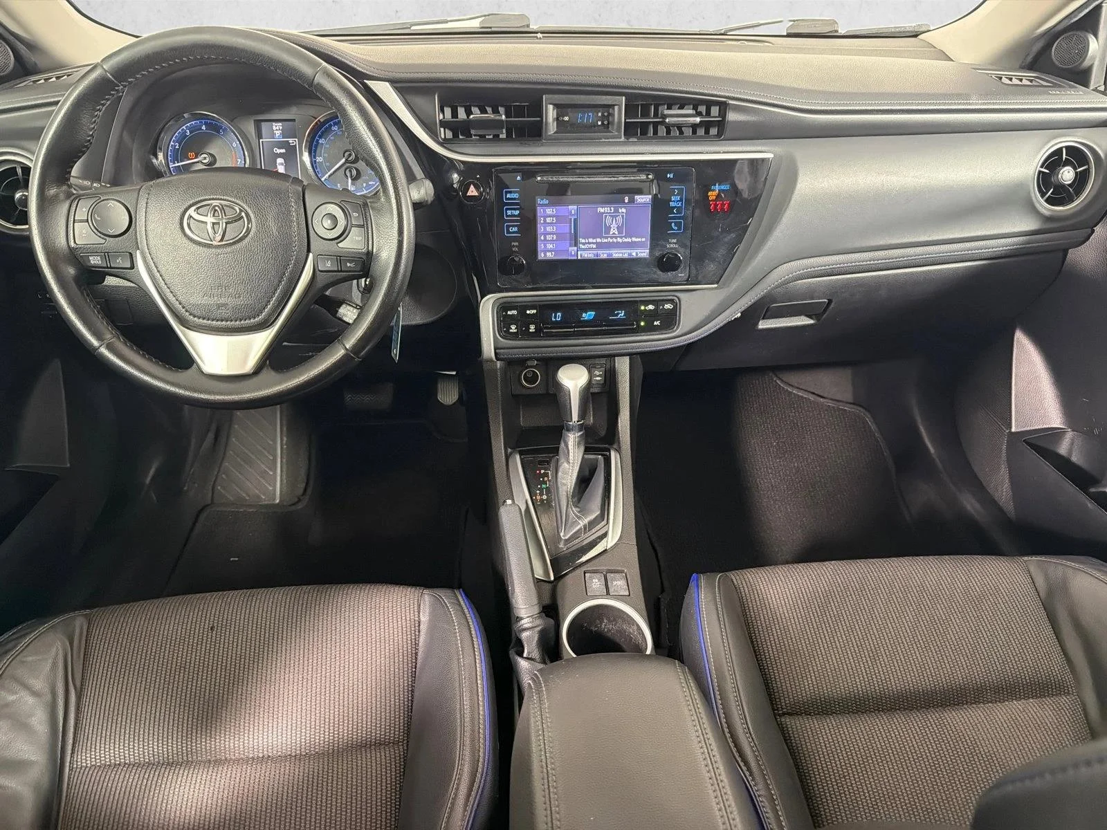 Used 2019 Classic Silver Metallic Toyota SE image 22