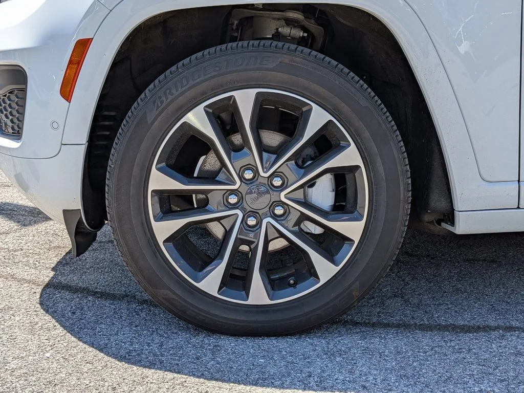 Used 2022 White Jeep Overland image 33